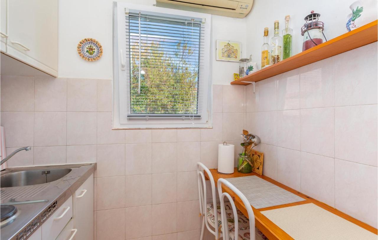 1 Bedroom Beautiful Apartment In Linardici Exterior photo