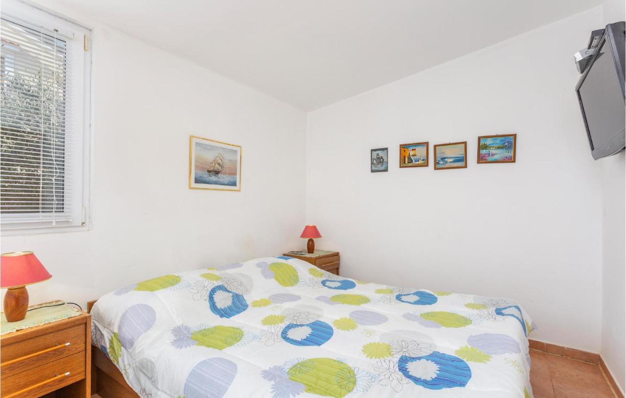 1 Bedroom Beautiful Apartment In Linardici Exterior photo
