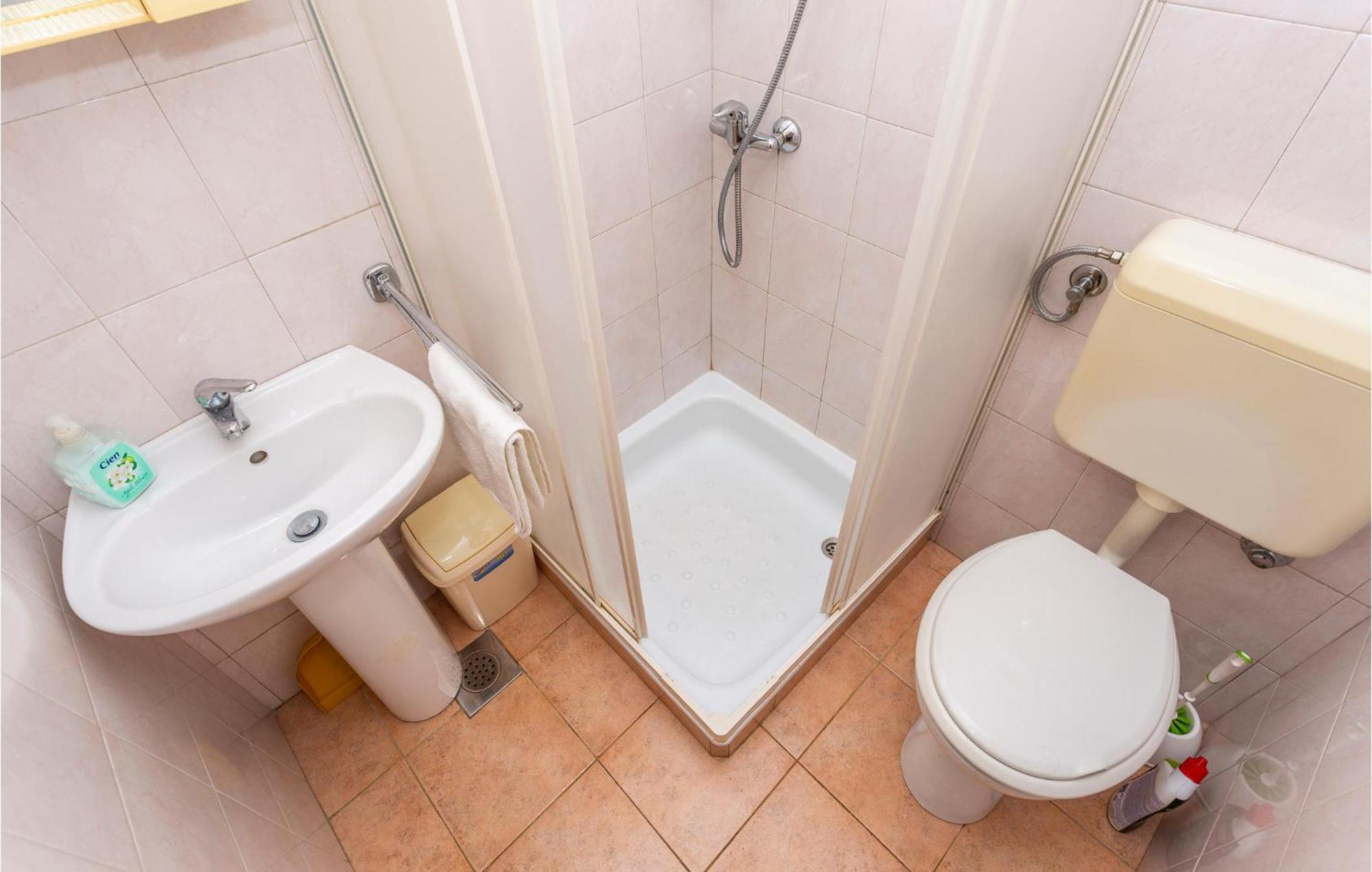 1 Bedroom Beautiful Apartment In Linardici Exterior photo